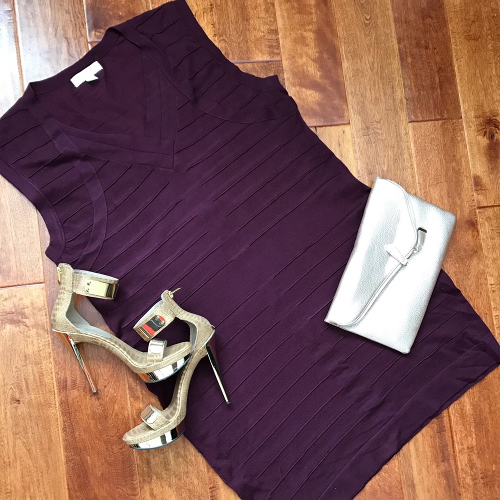 V-neck knit dress