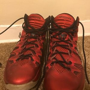 Hyper dunk basketball shoes rlly beat size 9