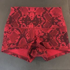 LuLulemon size 4 wunder short 2’’ inseam
