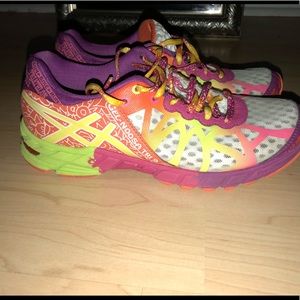 Sz 8 ASICS gel noosa Tri 9