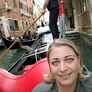 Meet your Posher, Gina