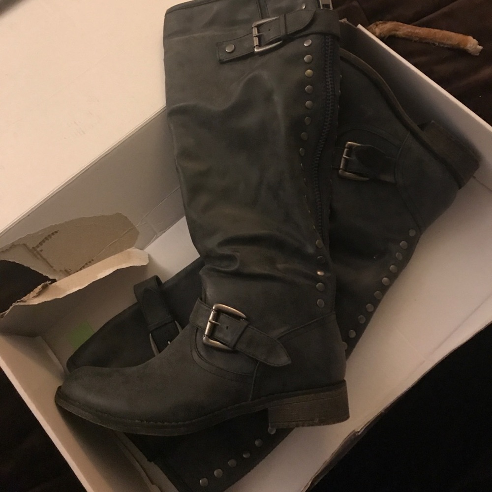 Knee boots