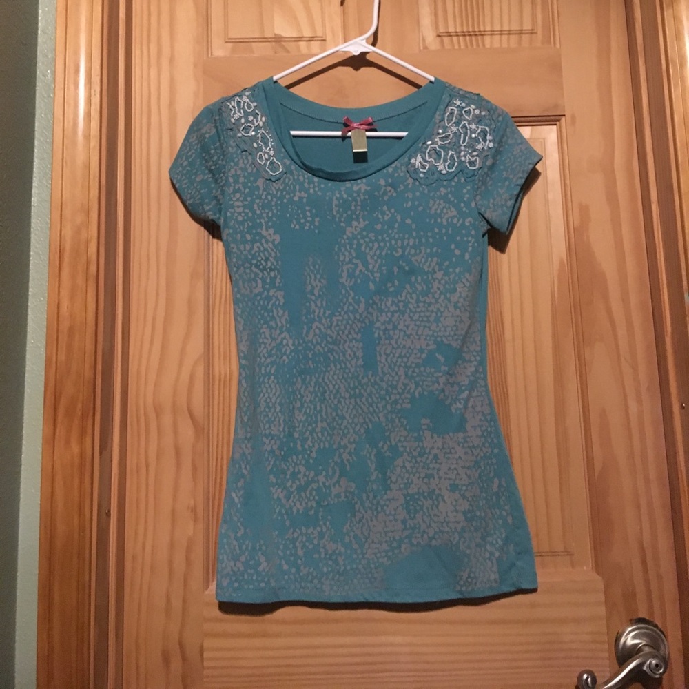 Downeast Basics tee with beaded shoulders