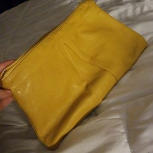So vintage 😍 Mustard yellow leather clutch!