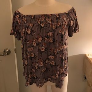 EUC Off the shoulder American Eagle shirt