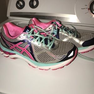 ASICS women’s tennis shoes