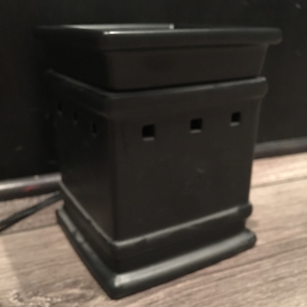 Black scentsy warmer