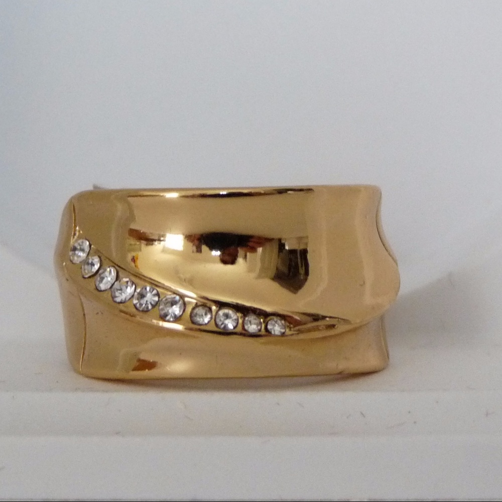 ELEGANT DESIGNER RING