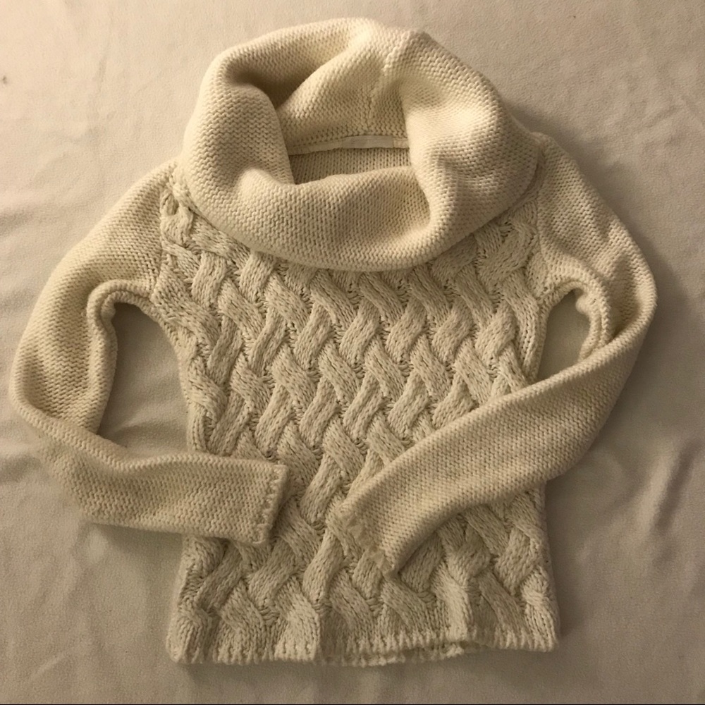 Super warm sweater with scarf like collar