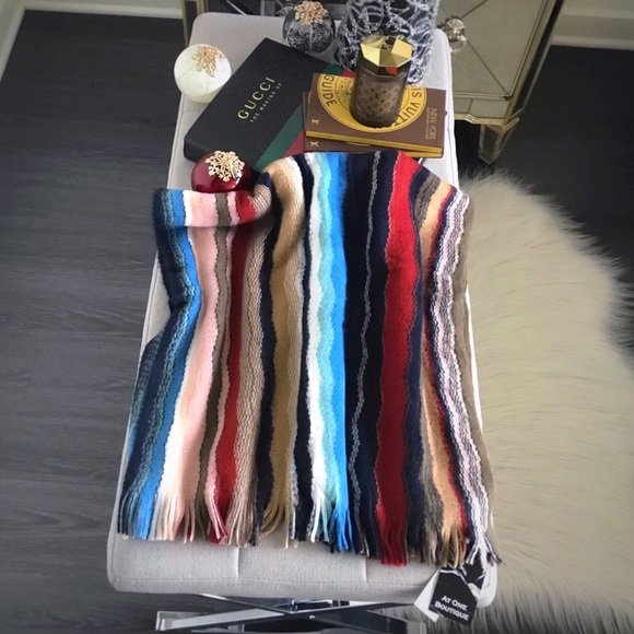 SOLD OUT // Soft Zigzag Jacquard Stripe Scarf - Picture 3 of 4