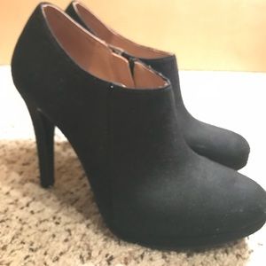 Meronas women’s bootie heals
