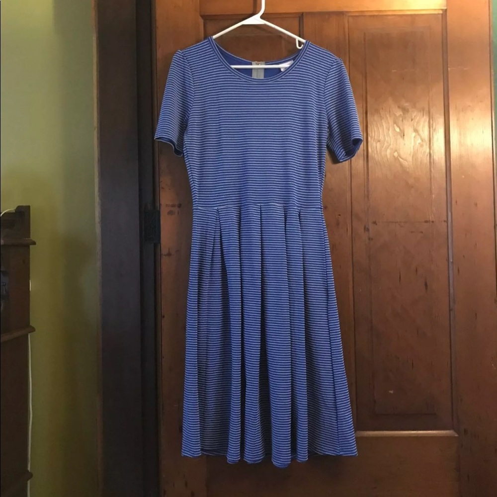 Super cute LuLaRoe Amelia dress