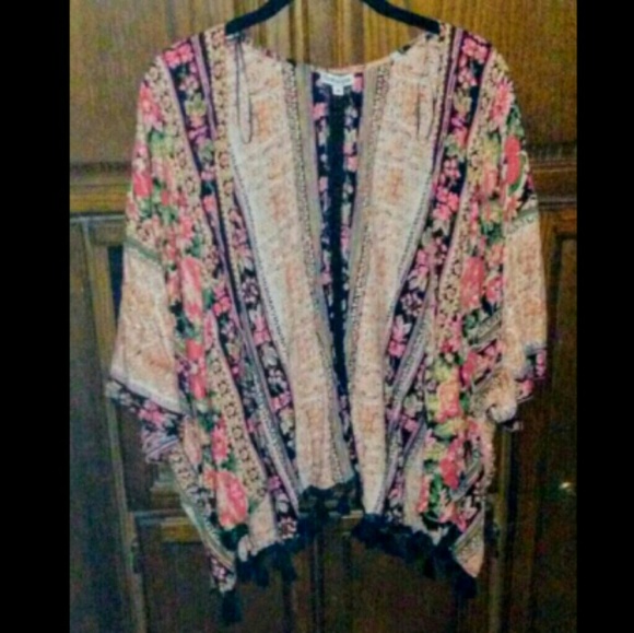 Nostalgia Floral Print & Lace Kimono - Picture 1 of 3