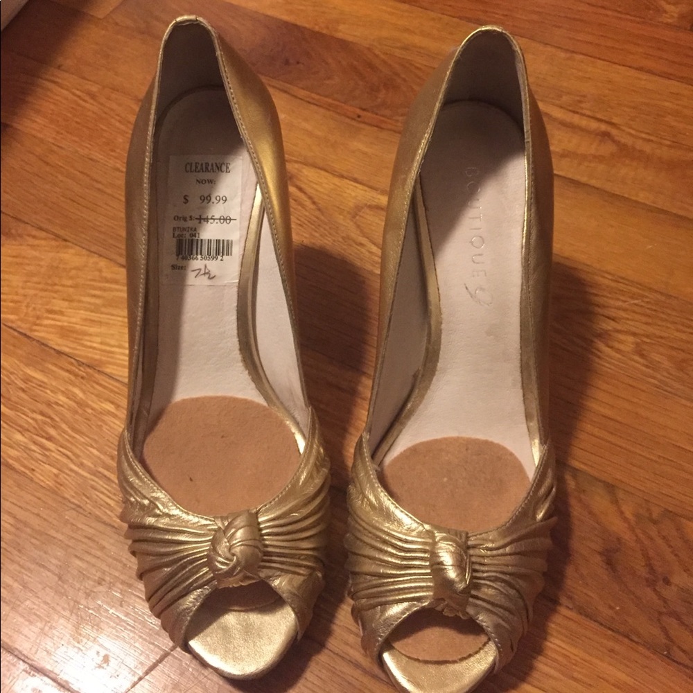 Open toed pumps