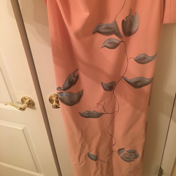 Gown - Picture 3 of 5