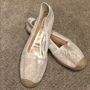 Lace Jennifer’s Lopez flats.