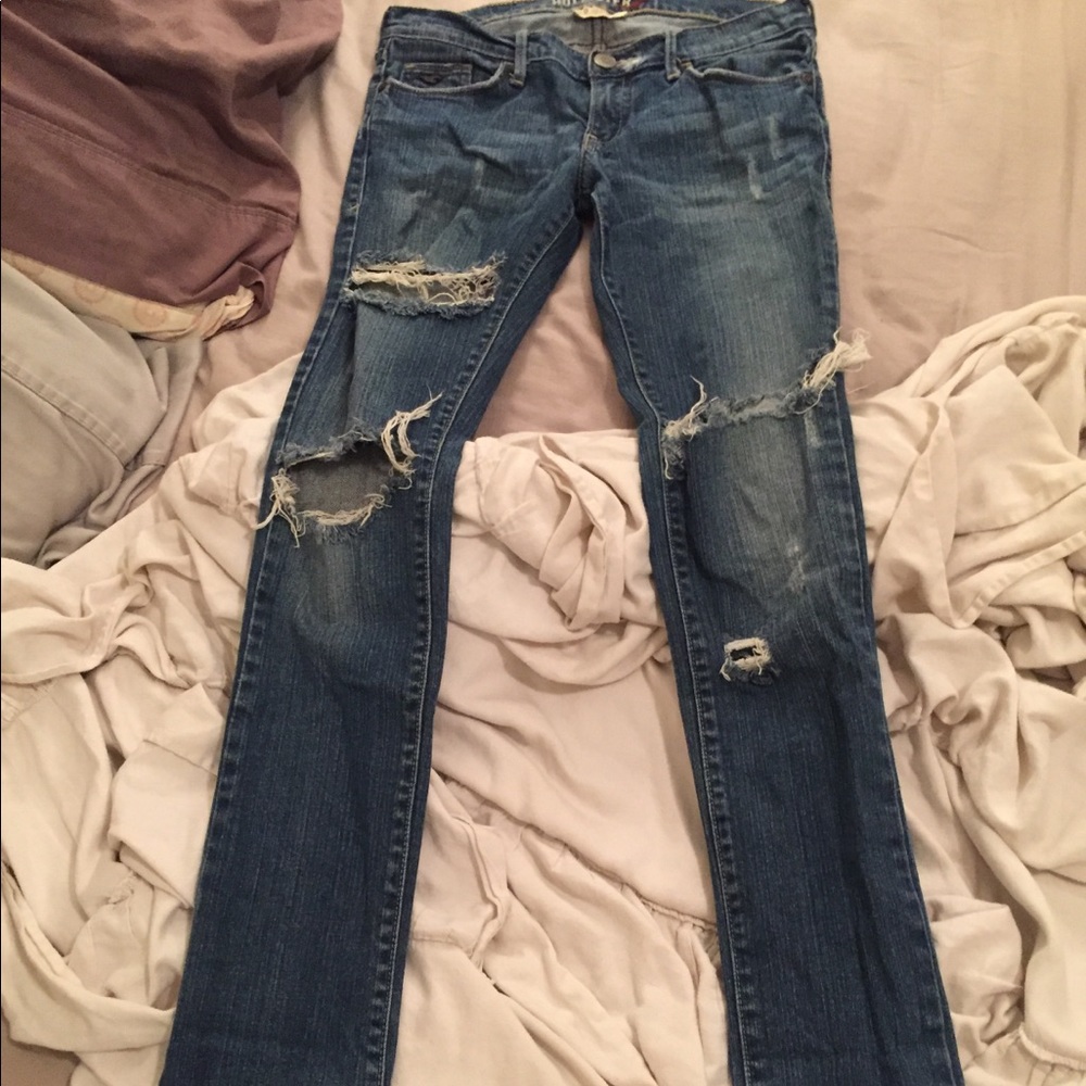 Cute Hollister ripped skinny jeans
