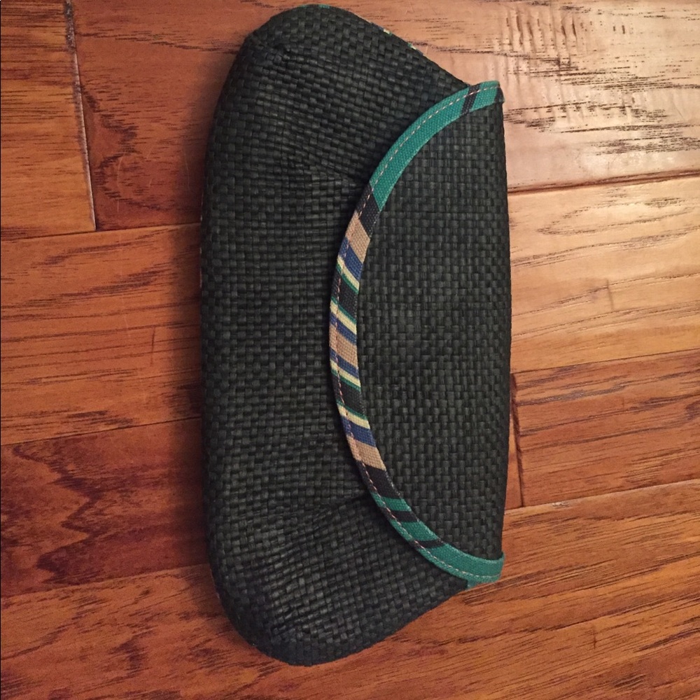 Gap blue clutch