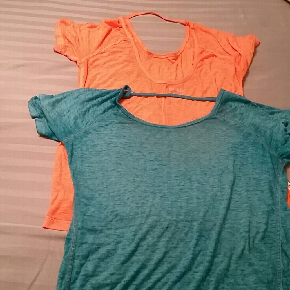 Activewear tops