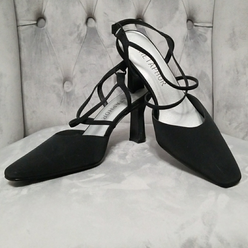 Metaphor black  mid-high heel shoes