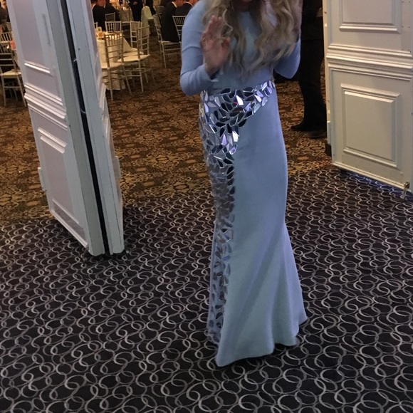 Gown - Picture 2 of 8