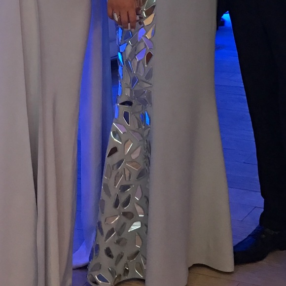 Gown - Picture 3 of 8