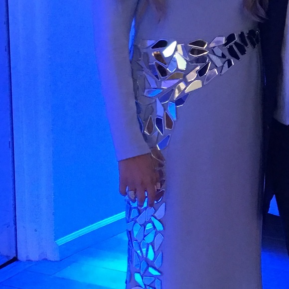 Gown - Picture 4 of 8