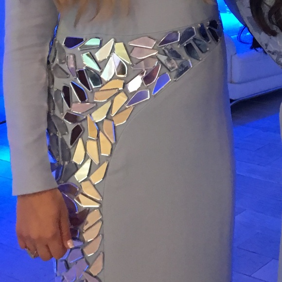 Gown - Picture 5 of 8