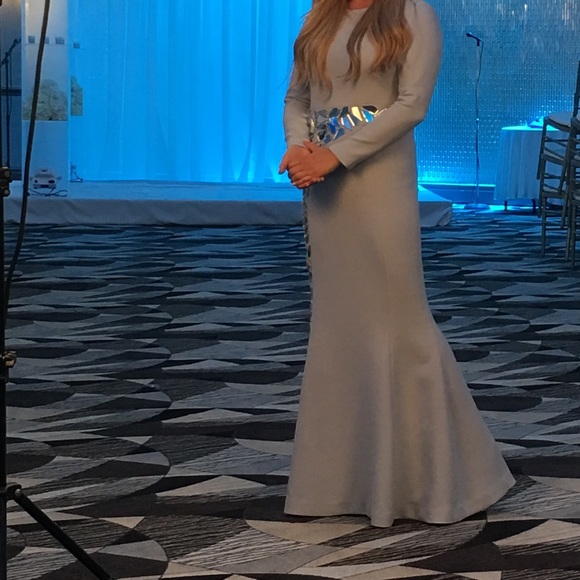 Gown - Picture 6 of 8