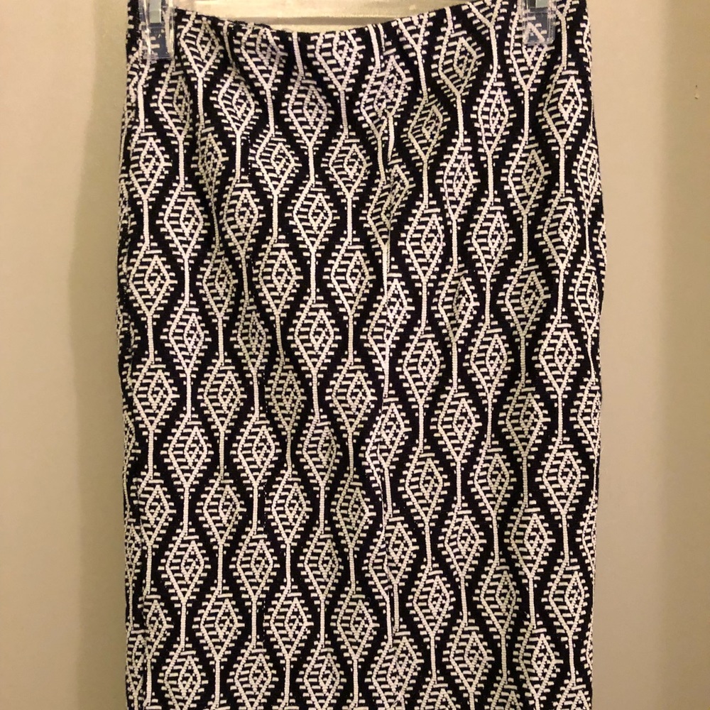 Midi Length Patterned And Textured Pencil Skirt - image 4
