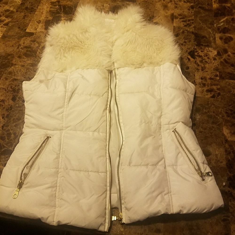 Arden B vest