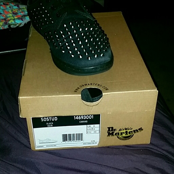 Sneakers - Picture 1 of 3