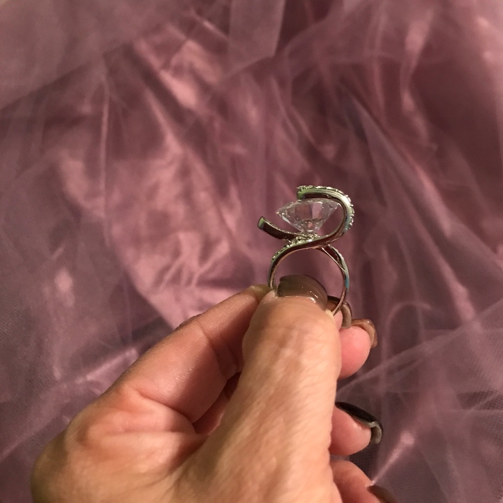 Ring - Picture 2 of 4