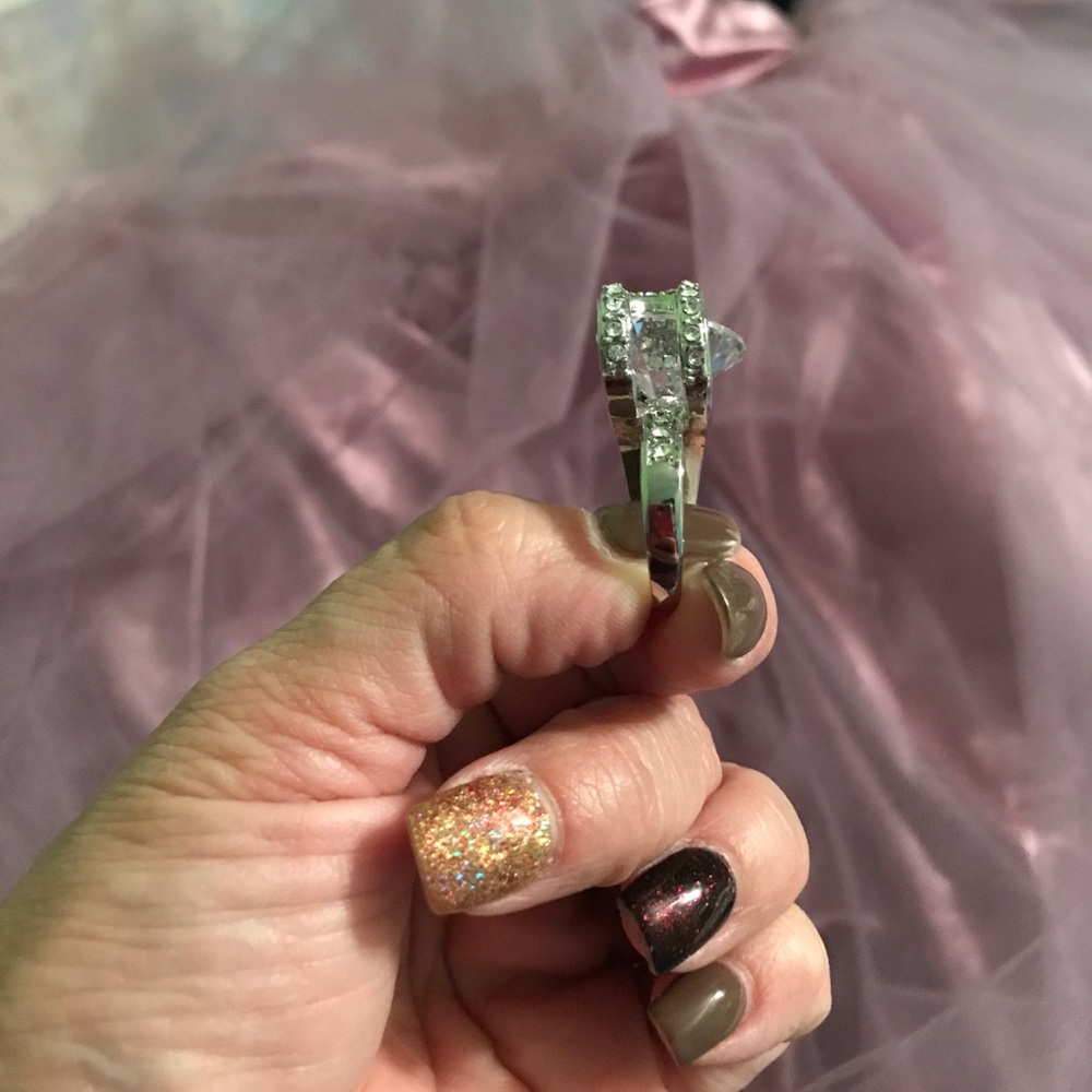 Ring - Picture 3 of 4