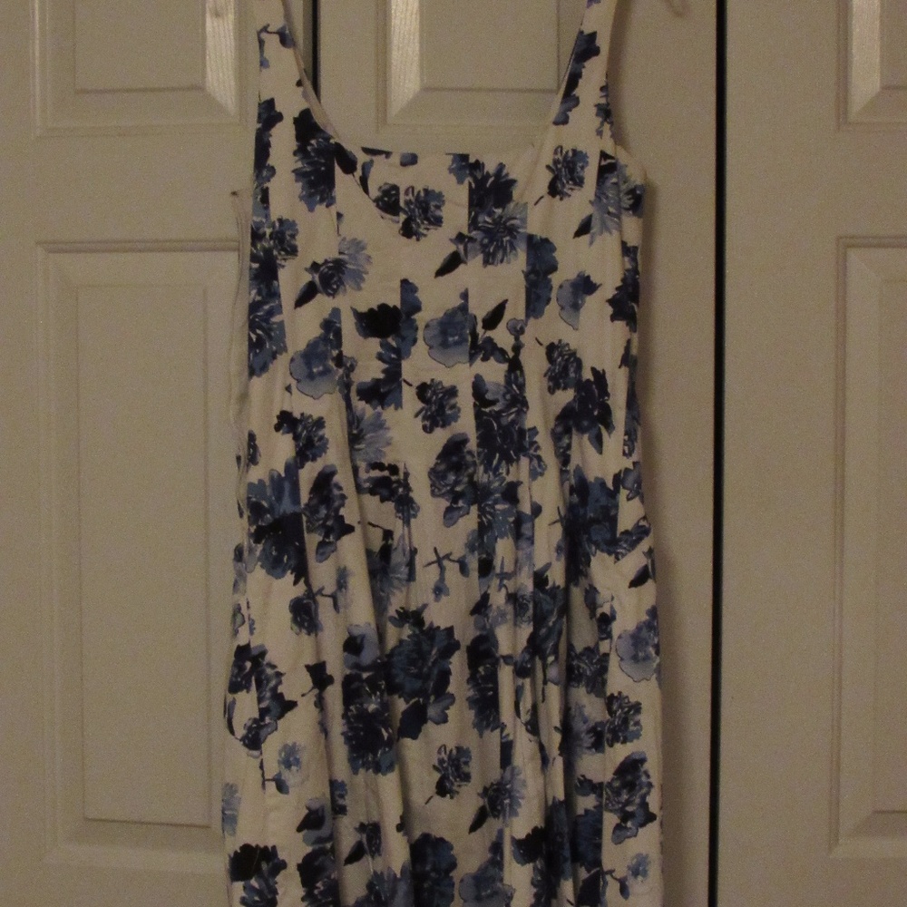 A-line pleated knee length dress - Picture 2 of 3