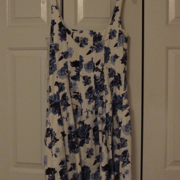 A-line pleated knee length dress - Picture 2 of 3