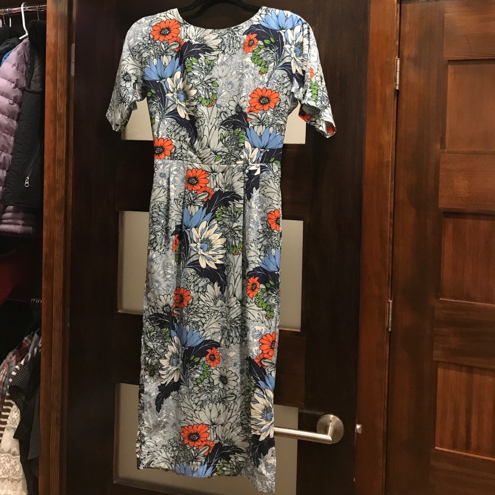 🌸 ASOS Midi floral dress size 4 🌸  super cute!