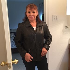 Meet your Posher, Gloria