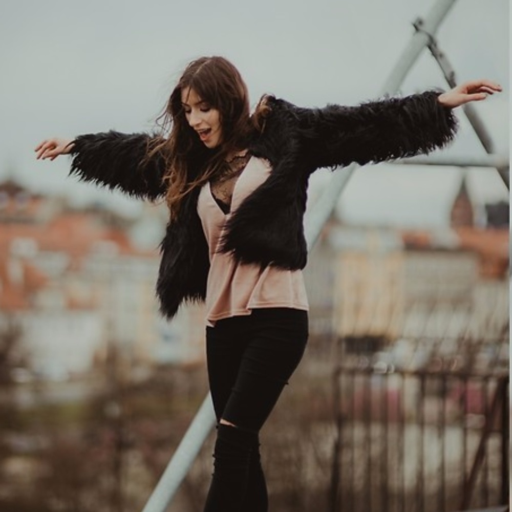 Shaggy Faux Fur Jacket in Black - Lolita Kawaii - Picture 3 of 8