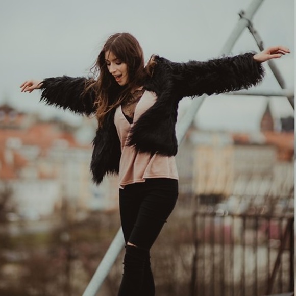 Shaggy Faux Fur Jacket in Black - Lolita Kawaii - Picture 3 of 8