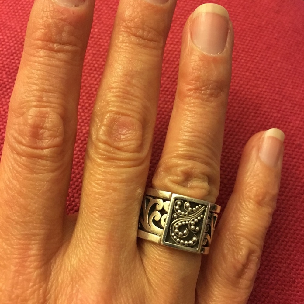 Lois Hill Cigar Band ring