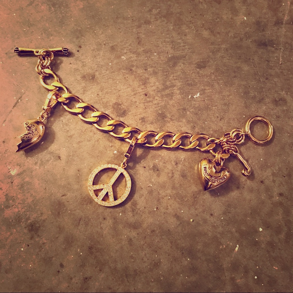 Perfect Gift!!! 😍Juicy Couture Charm Bracelet!