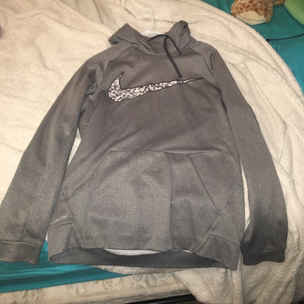 nike therma fit hoodie