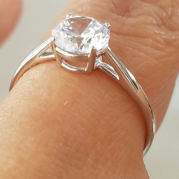 Solid 14k white Gold Solitaire Engagement Ring - Picture 3 of 8