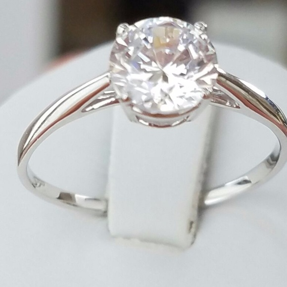 Solid 14k white Gold Solitaire Engagement Ring - Picture 5 of 8