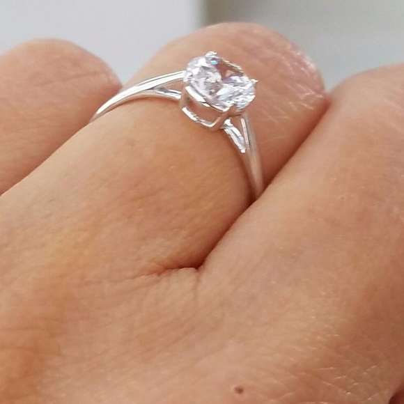 Solid 14k white Gold Solitaire Engagement Ring - Picture 6 of 8