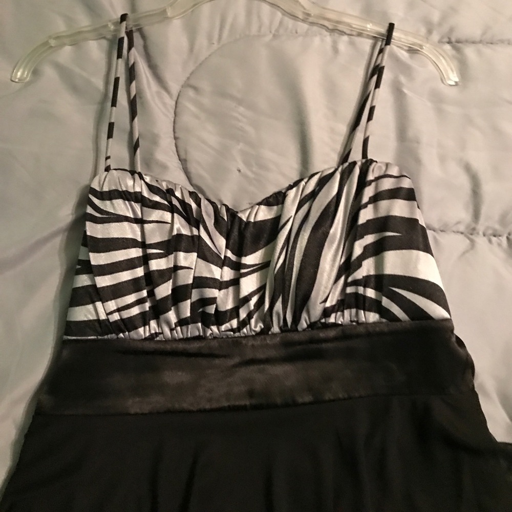 Dress - Picture 3 of 3