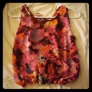 Flowy tank