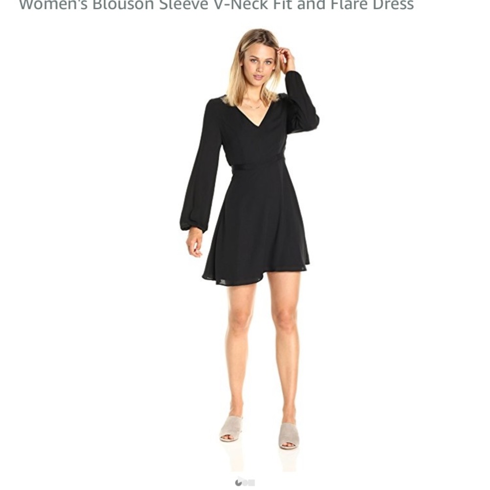 Black v neck fit & flare - S/M