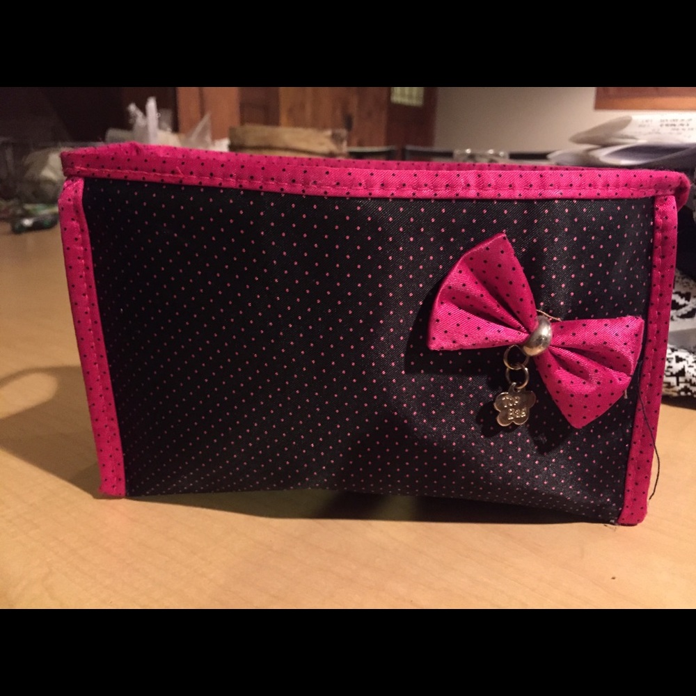 Zip up makeup bag